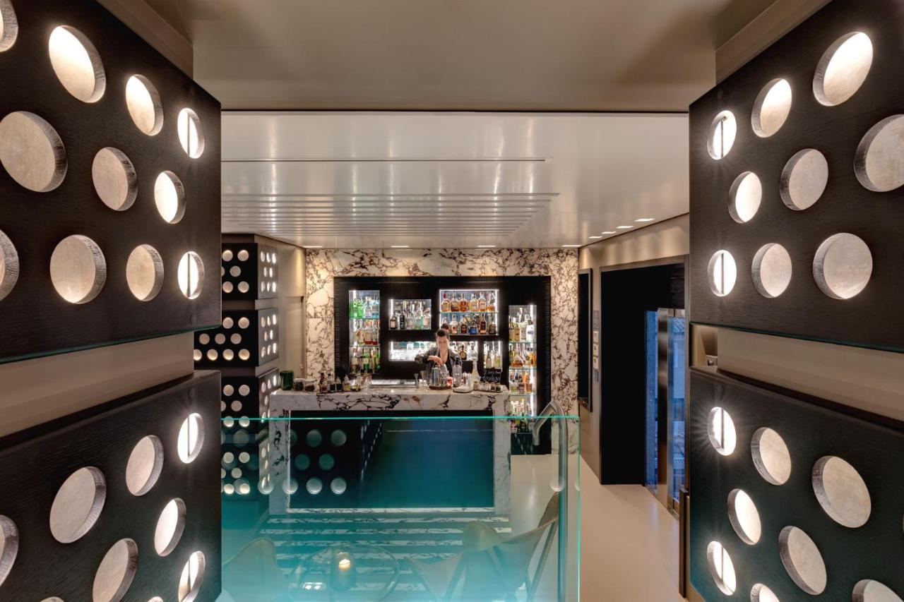 Singer Palace Hotel